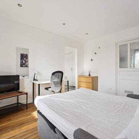 Budget Appart Avec Parking Au Centre-Ville Charleville-Mezieres Luaran gambar